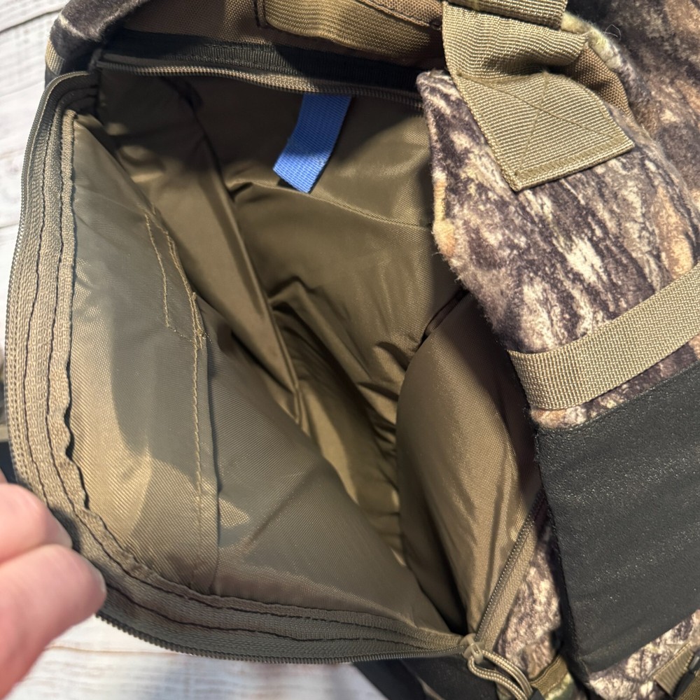 (TORN STRAP) Camelback Maximum Gear Motherlode Backpack Camouflage Hunting