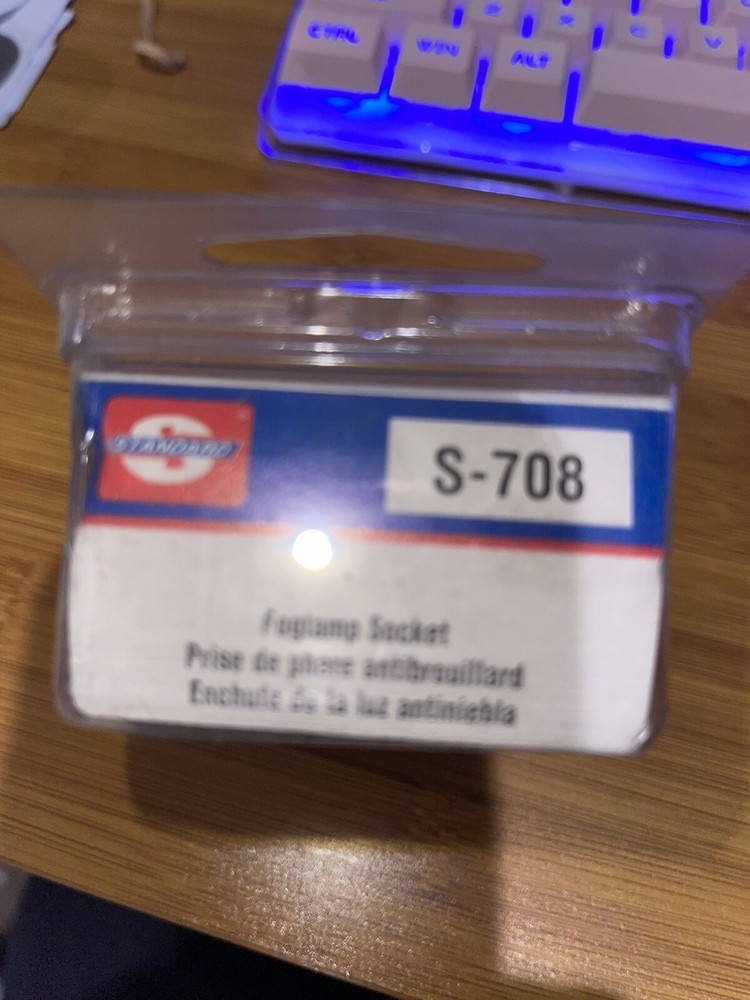 Standard S 708 pigtail foglamp socket. new.