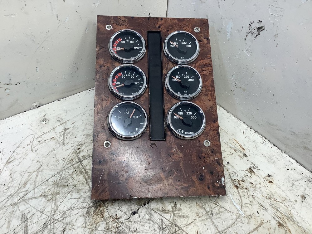 International 9900 IGNITION Dash Panel - Used