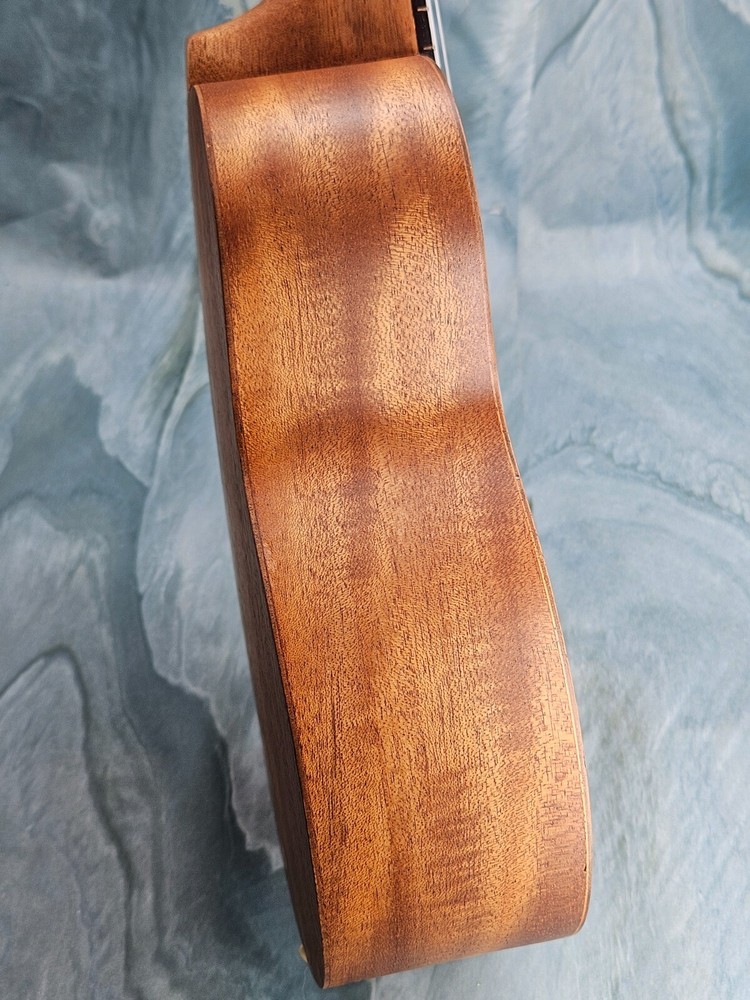 Hricane Ukulele UK-21 Solid Wood 4-String With Case & Accessories