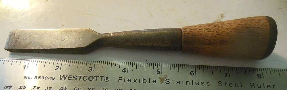 Nice Looking Vintage Merrill & Wilder 13/16" Square Edge Socket Chisel