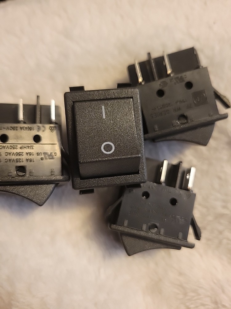 (4) Rocker Switch - WRG32F2FBBNN