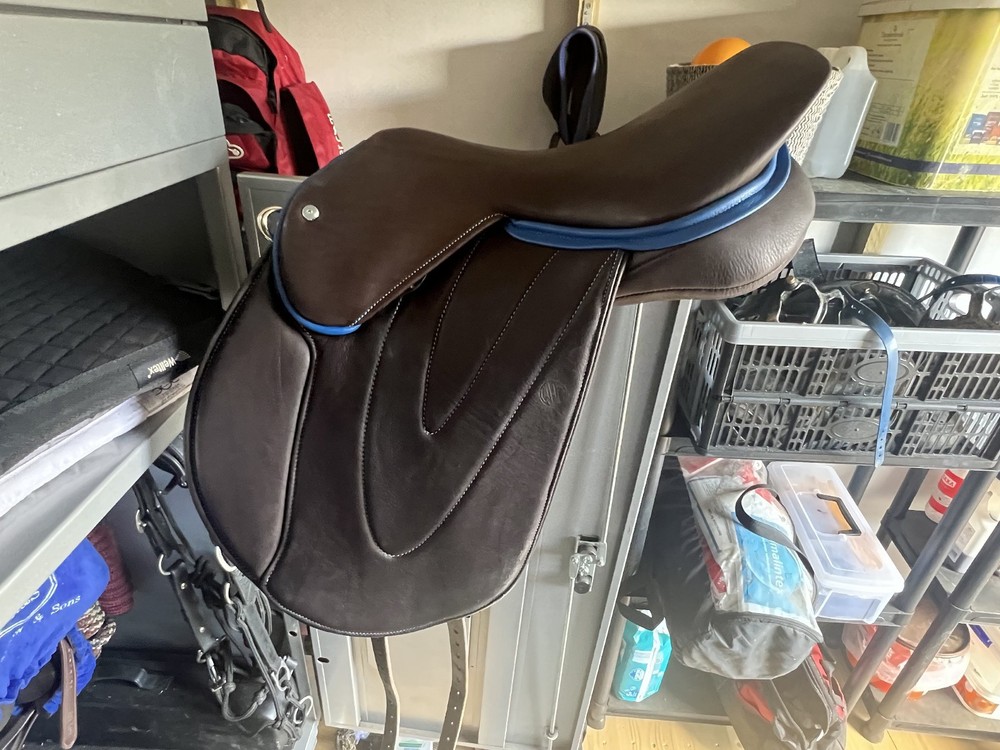 WOW Monoflap Jump Saddle