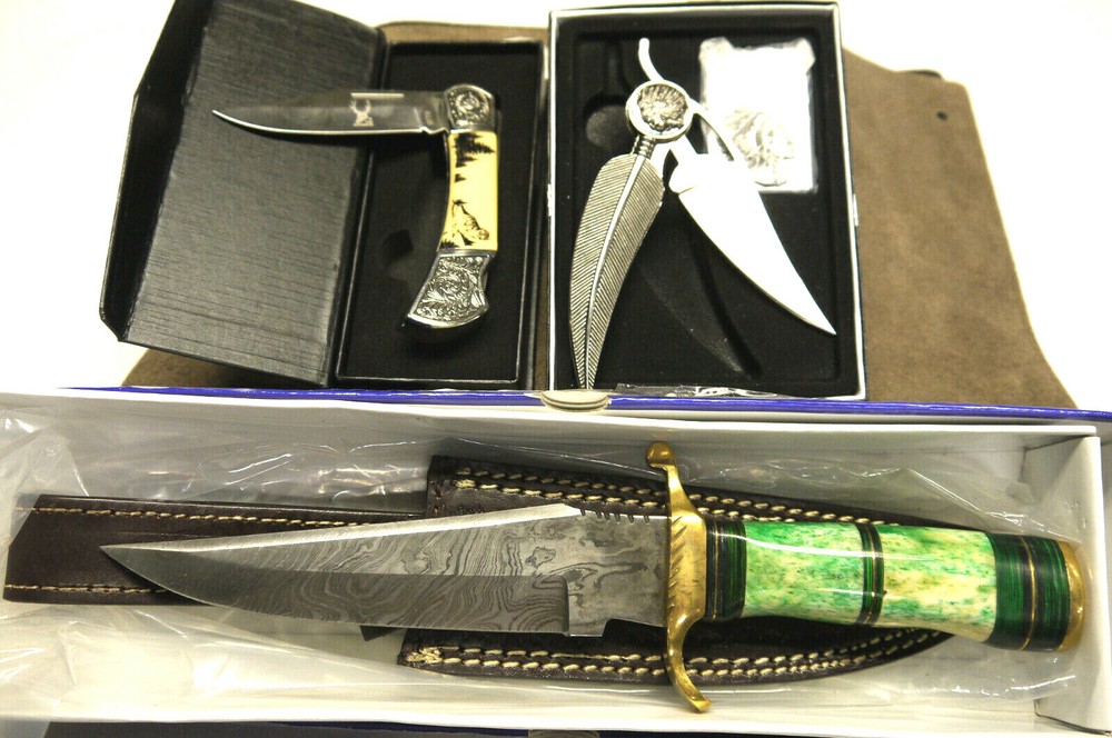 colectable knife set for 3 peices.