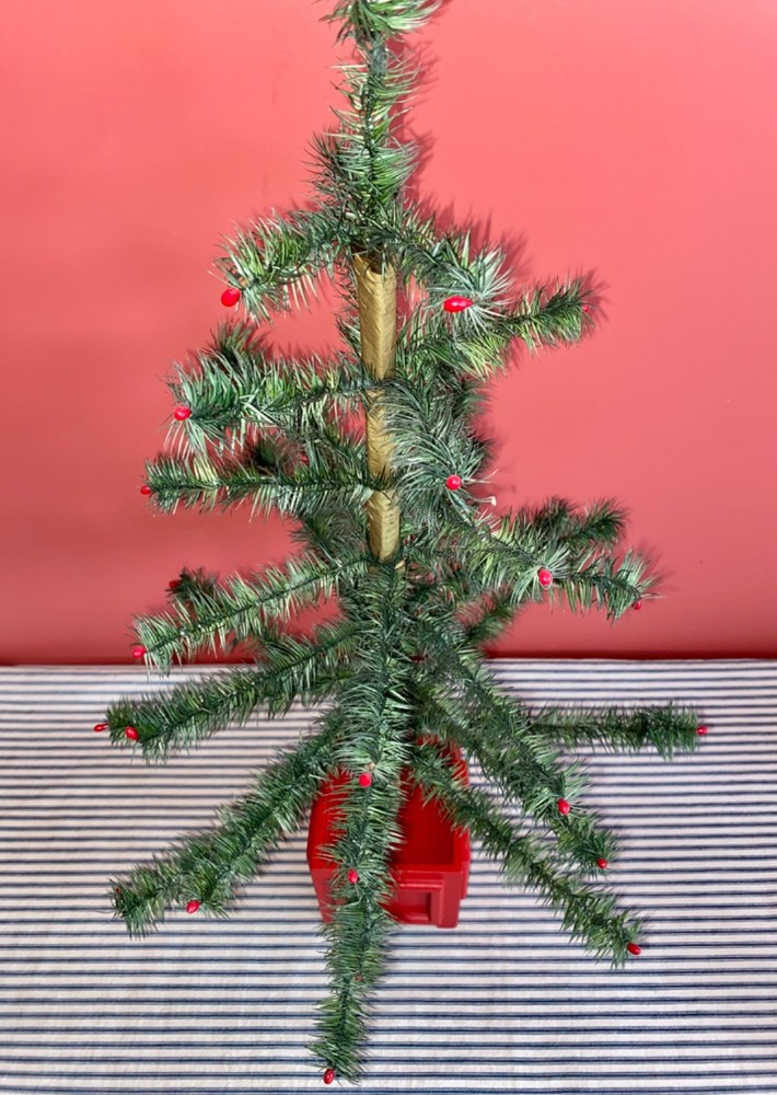 25" Feather Tree, 36 Branches, Nice Quality, Christmas!