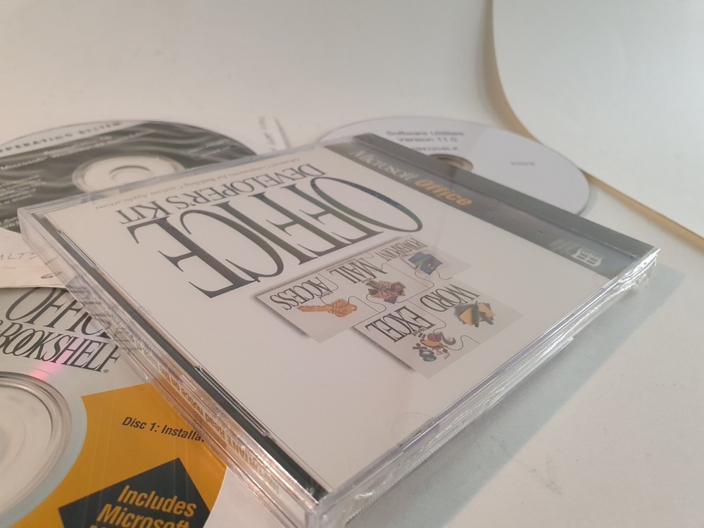 Vintage Microsoft Software Office Developer's Kit, Money 2000, Bookshelf,...