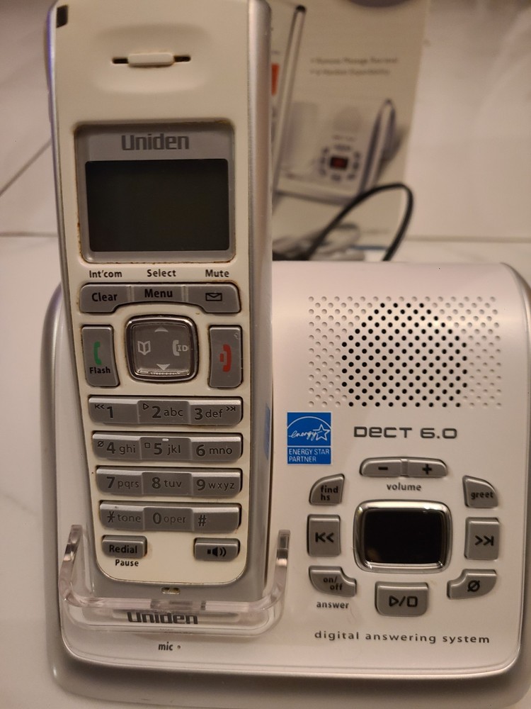 Cordless phone system, Uniden DECT 6.0 digital answering system