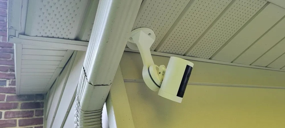 Ring Outdoor Cam Plus Multi-Use Mount Ceiling, Wall, under Eaves