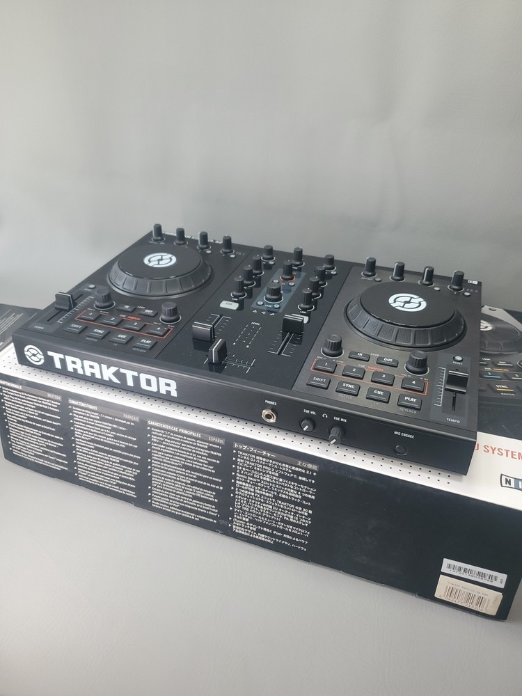 Native Instruments TRAKTOR KONTROL S2 DJ Controller