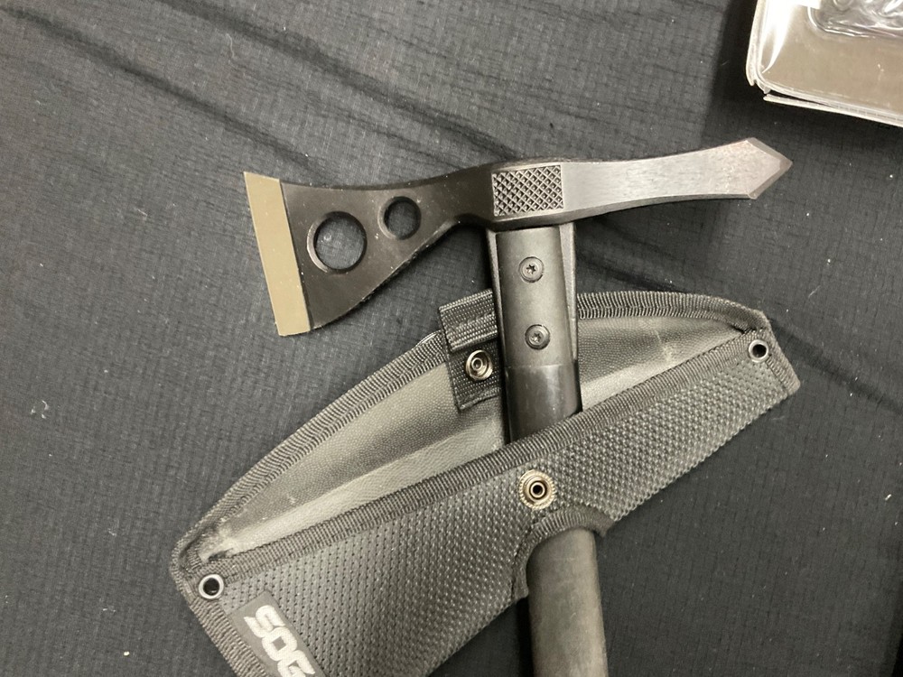 SOG Tactical Tomahawk black