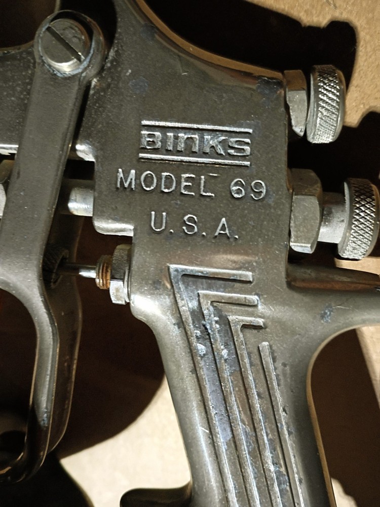 Binks Model 69 Spray Gun with 1 Quart  Cup