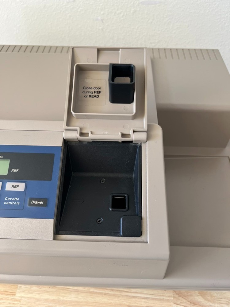Molecular Devices SpectraMax M5 Microplate Reader TESTED with CALIBRATION