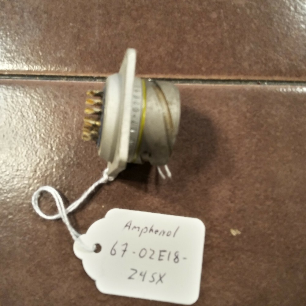 Amphenol 67-02E18-24SX Connector
