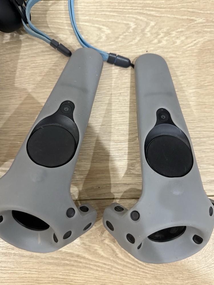 HTC Vive VR Headset Kit System Virtual Reality Remotes + More