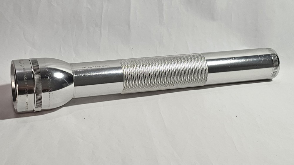 Mag-Lite Silver Flashlight (Standard Size)