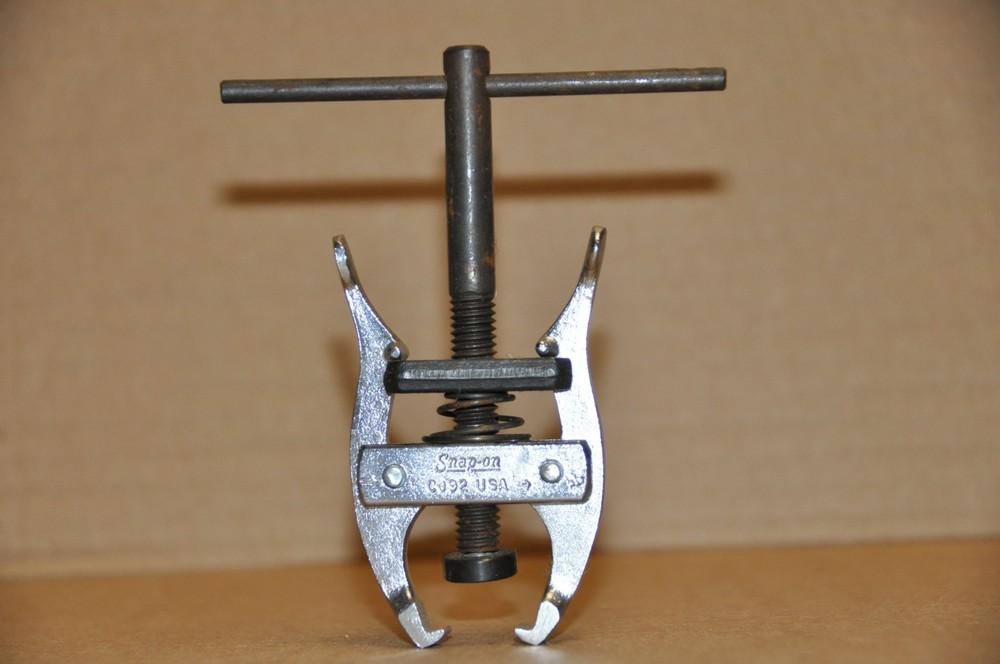 Snap On Tools Battery Terminal Puller Tool CJ92 (Battery Clamp Post Puller)