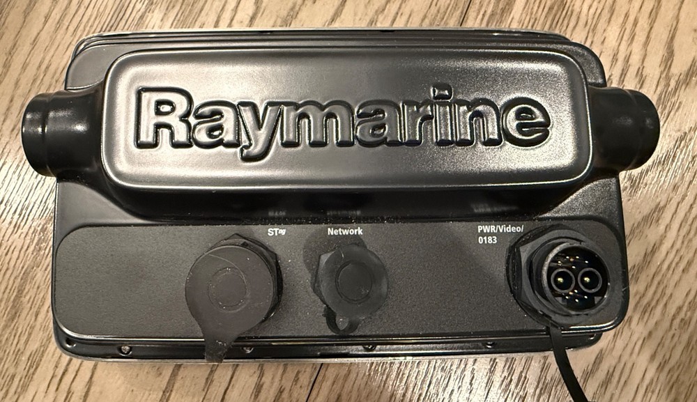 Raymarine E7 Hybridtouch 7" Touchscreen Gps Chartplotter MFD