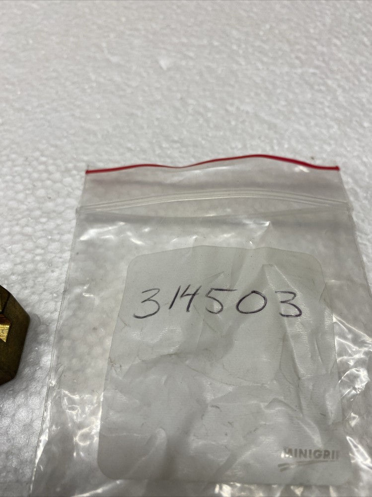 Four Brass Evinrude Johnson Prop Nuts 314503 BB-449