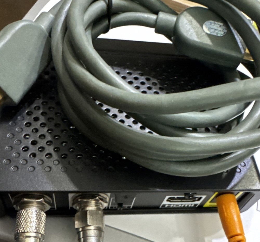 Evolution Model DMS2004UHD With cords And HDMI