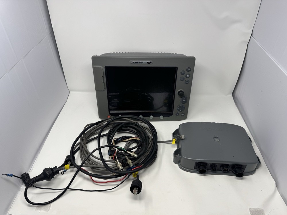 RAYMARINE E120 GPS CHART PLOTTER FISHFINDER RADAR & DSM 300