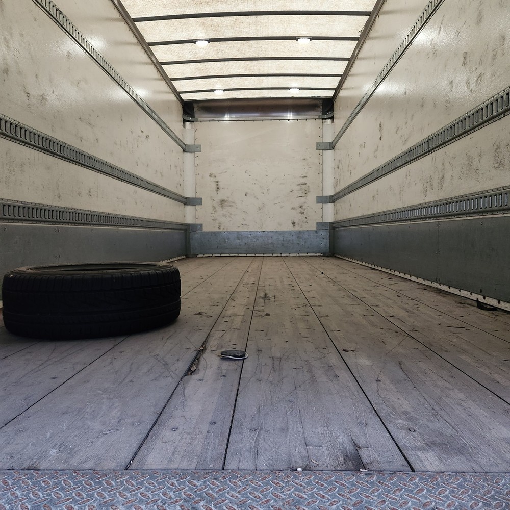 2018 INTERNATIONAL 8600 26FT BOX