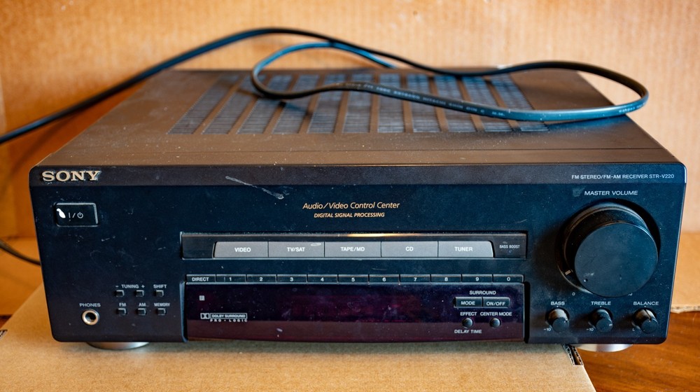 Sony STR-V220 Stereo FM AM Receiver