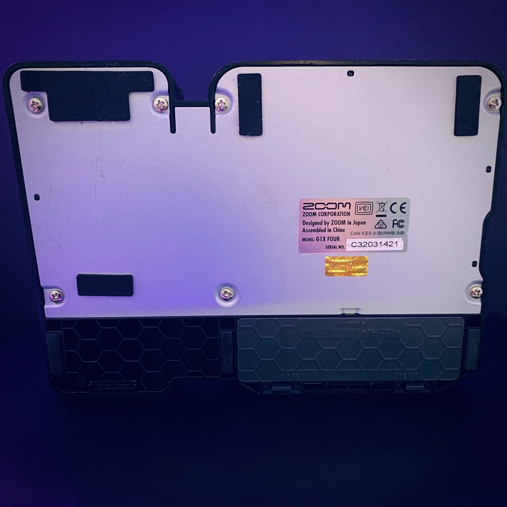 Zoom G1X FOUR Digital Multi-Effects Processor Looper w/ Expression Pedal