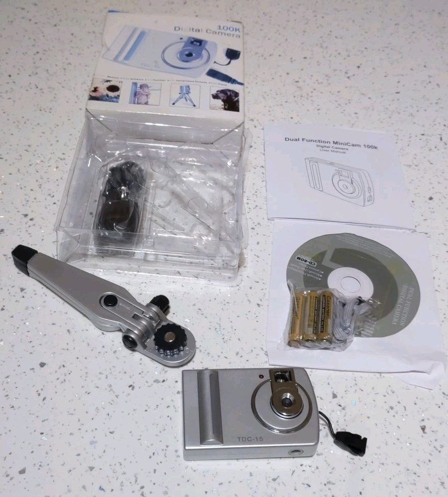 100K Digital Camera TDC-15 inc Disc, Instructions,CD, Cable,Tripod StrapUntested