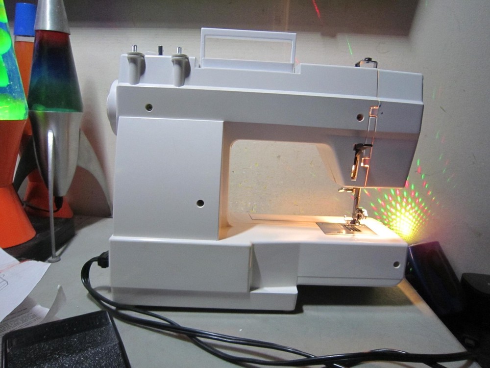 Working White Style Pro 1126 Sewing Machine FREESHIP