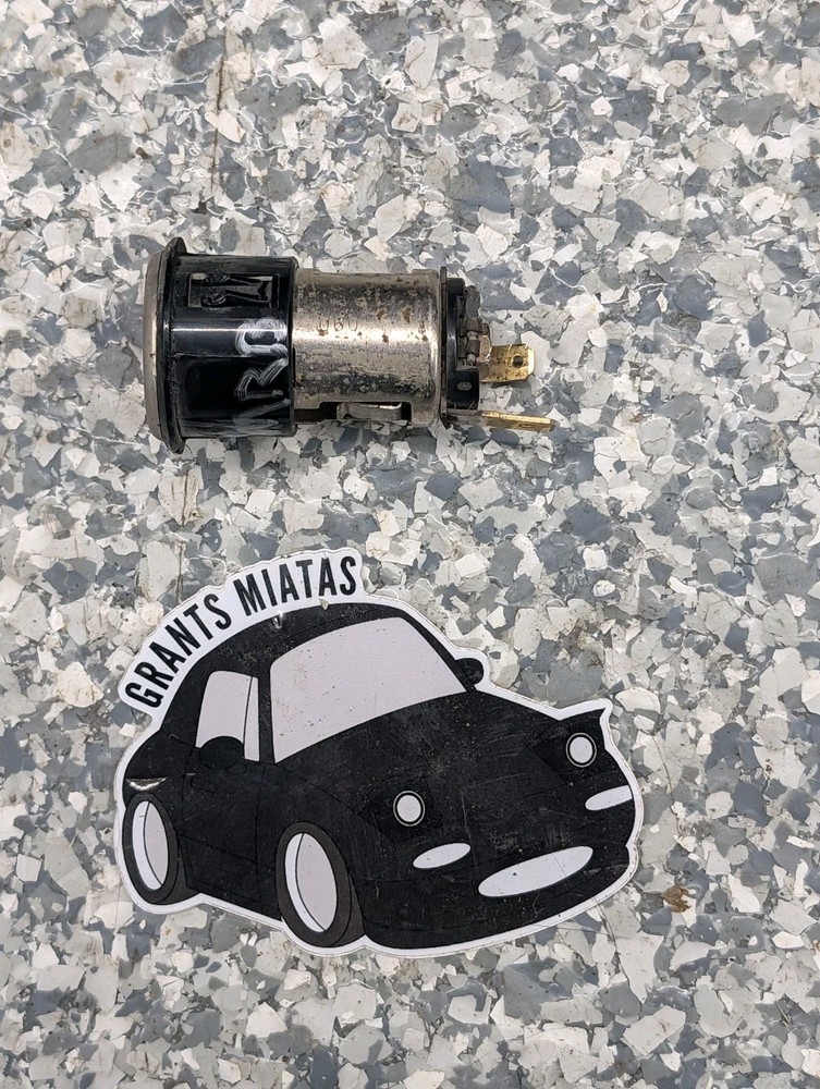 94-05 MAZDA MIATA MX5 CIGARETTE LIGHTER SOCKET ELEMENT  1994-2005