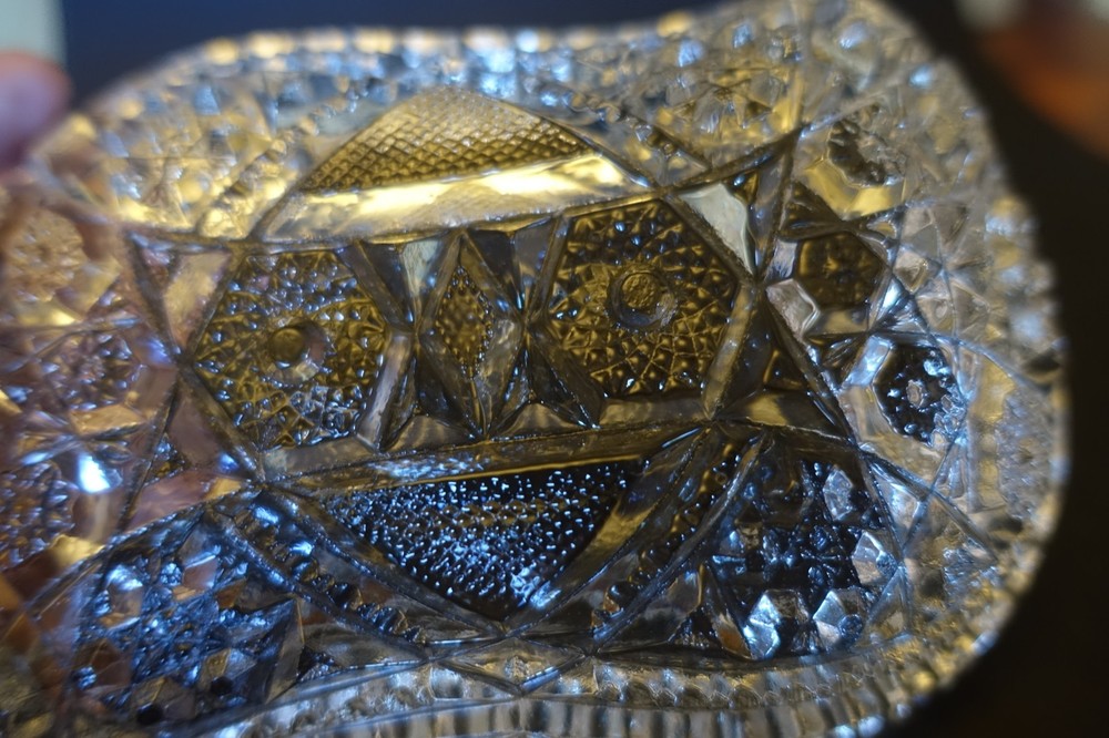 TT52 EAPG PRESSED GLASS WAVY SHAPE DISH 6"