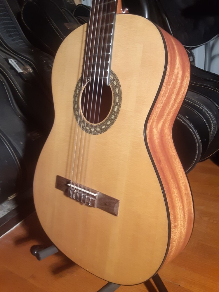 Hohner HC620 Classical Guitar Solid Top 2-Way Truss Rod