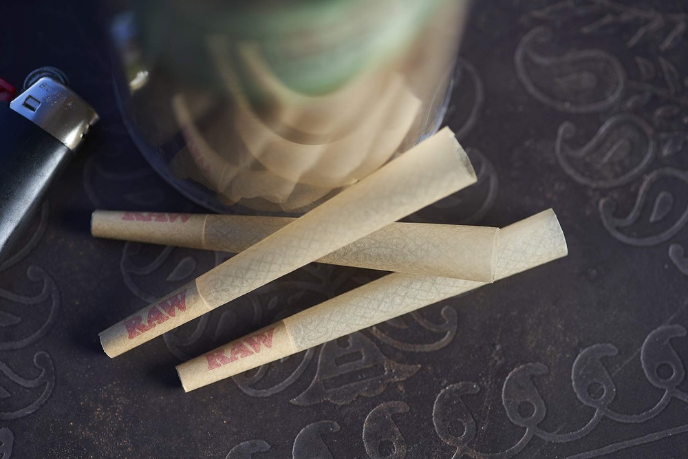 RAW Cones Classic 1 1/4 Size: 100 Pack