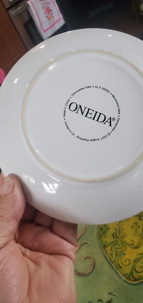 One) Vintage Oneida Ala Mode Collection 4pc Place Setting ~Apples~