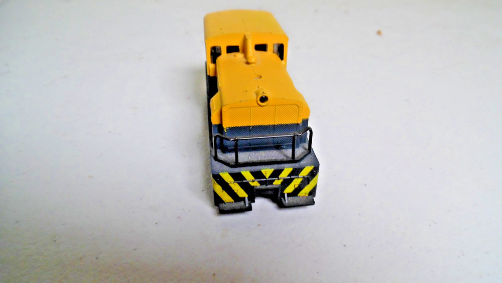 Unknown 332 Santa Fe Powered Switcher -Used -Tested Works Fine