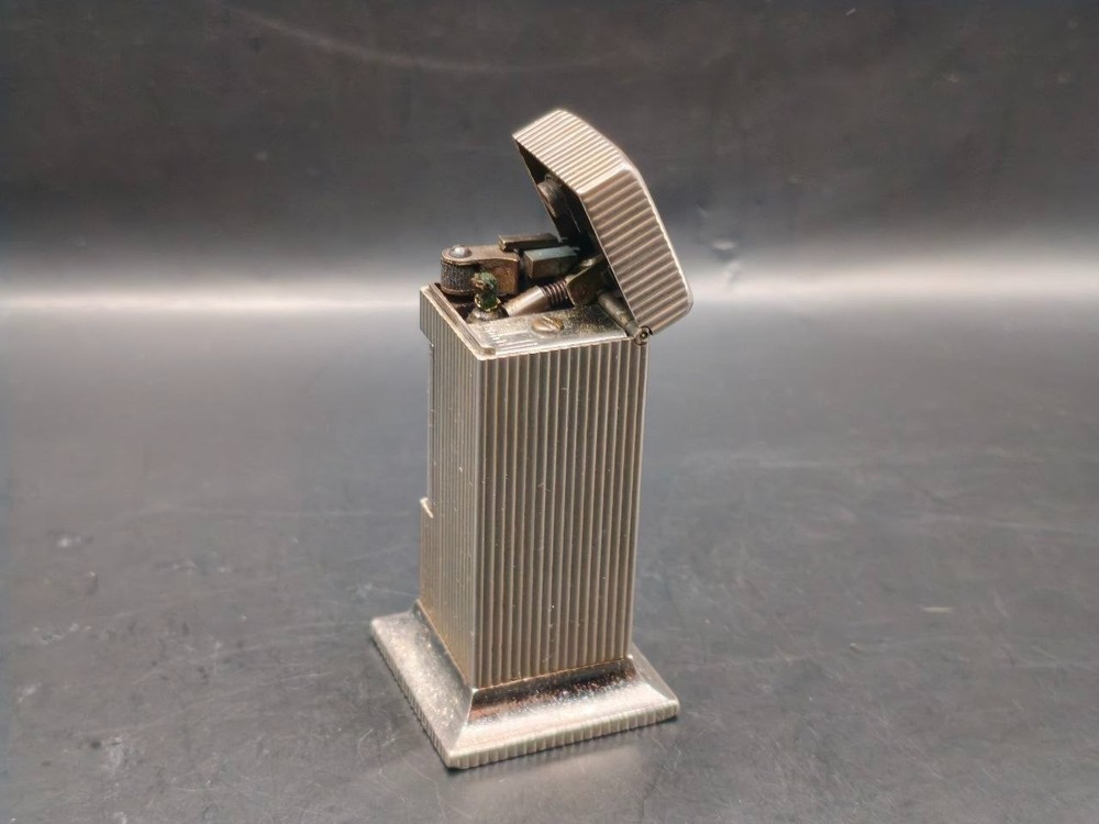 Vintage Dunhill Rollalite Table Lighter – Silver Vertical Lines – England –