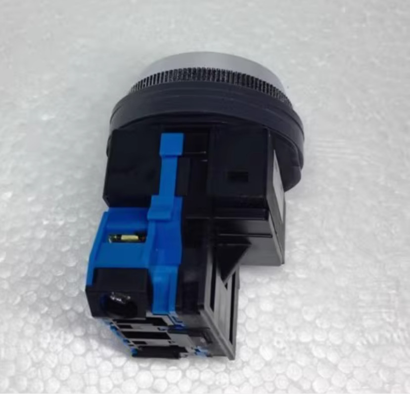 1PC New IDEC Self-reset button switch ABN102B 2NC black #LL