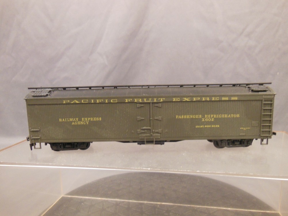HO SCALE PACIFIC FRUIT EXPRESS RAE REEFER X602