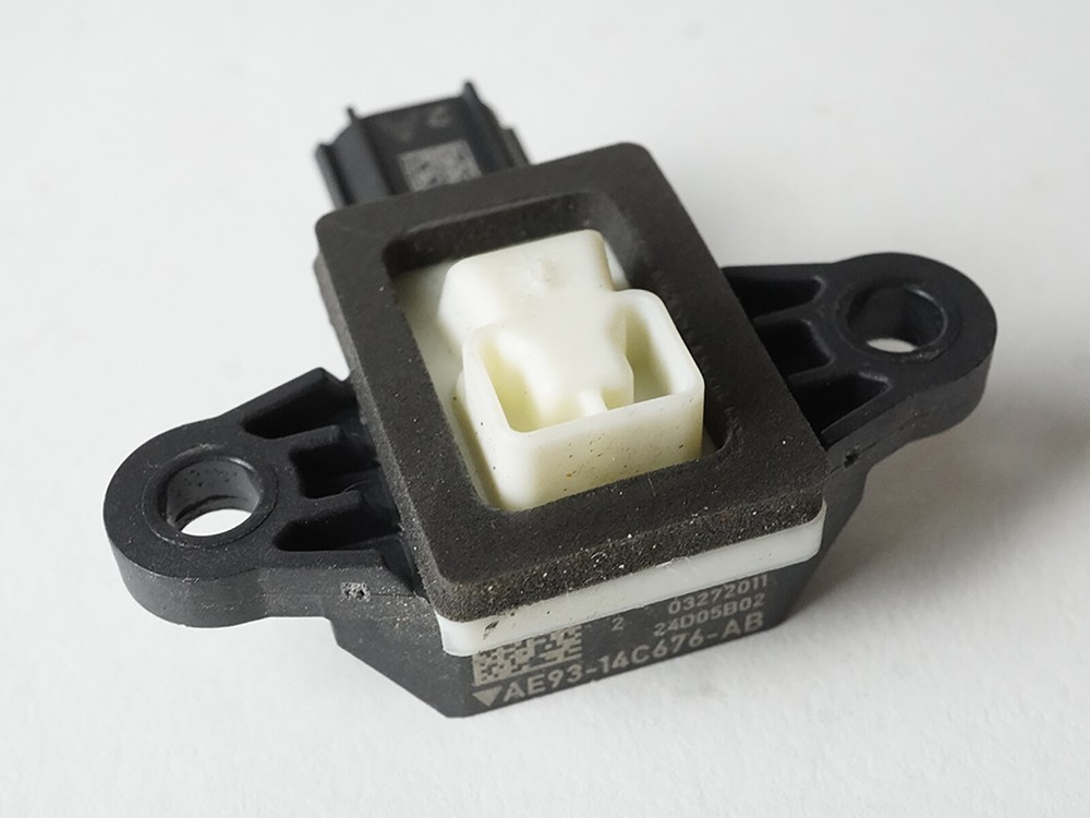 2010-2012 Ford Taurus Fusion Front Passenger Side Sensor