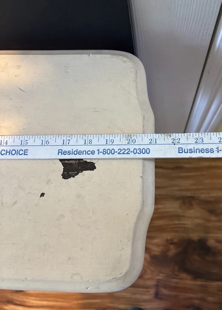 VTG-cream Painted -spindle Legged Side Table