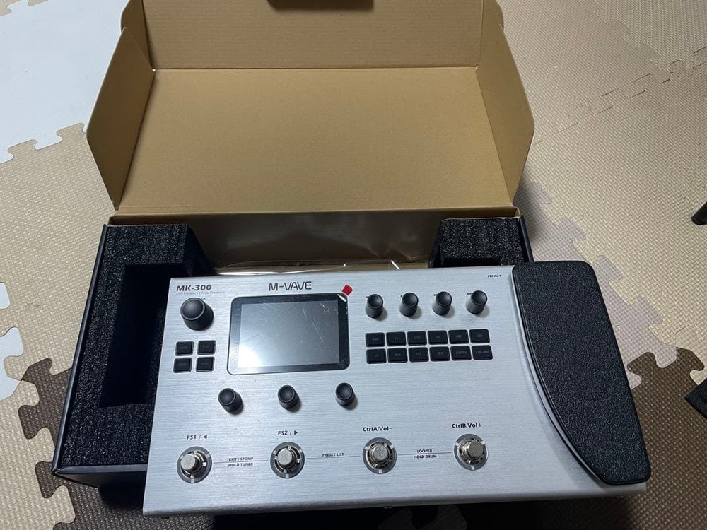 M-WAVE MK-300 Amp Modeler/Effects Processor