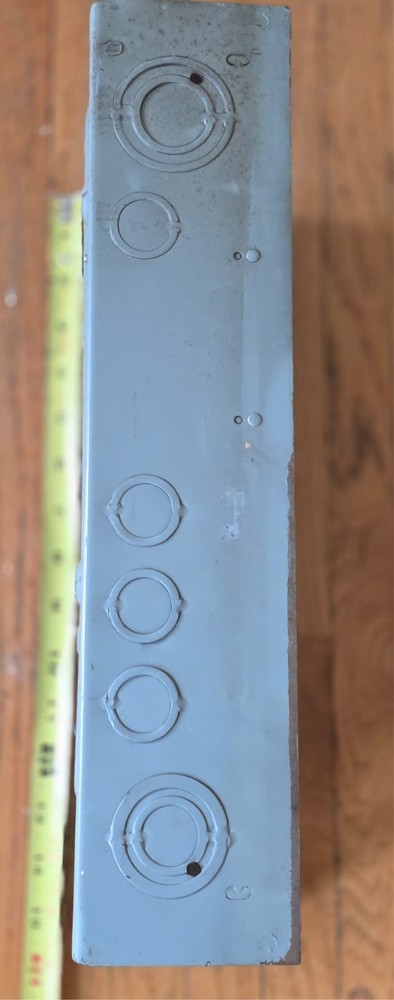 Murray load center enclosure / electrical panel F7634450