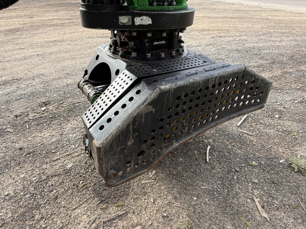 2023 Sennebogen 728e wheeled tree care material handler