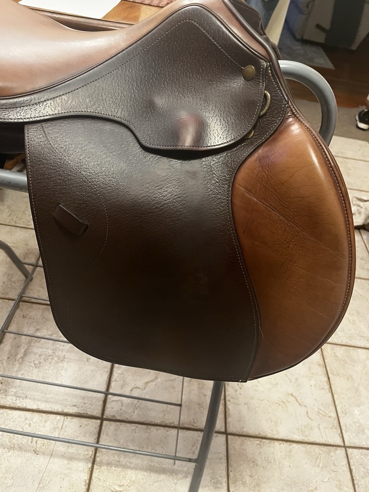 BEVAL SADDLE - 17” - MEDIUM TREE - TREE AND LEATHER IN PERFECT CONDITION!