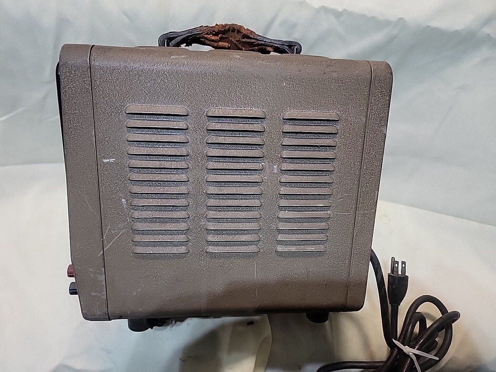 HP 400L Vacuum Tube Voltmeter Powers Up