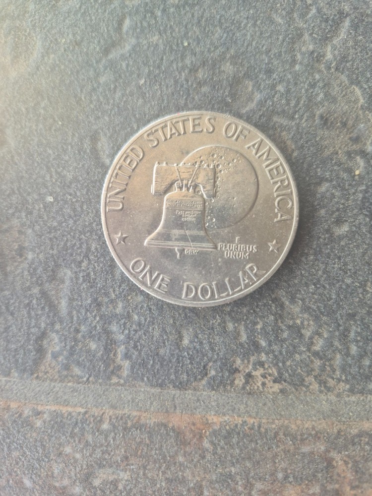 BICENTENNIAL SILVER DOLLAR **RARE**NO MINT MARK**