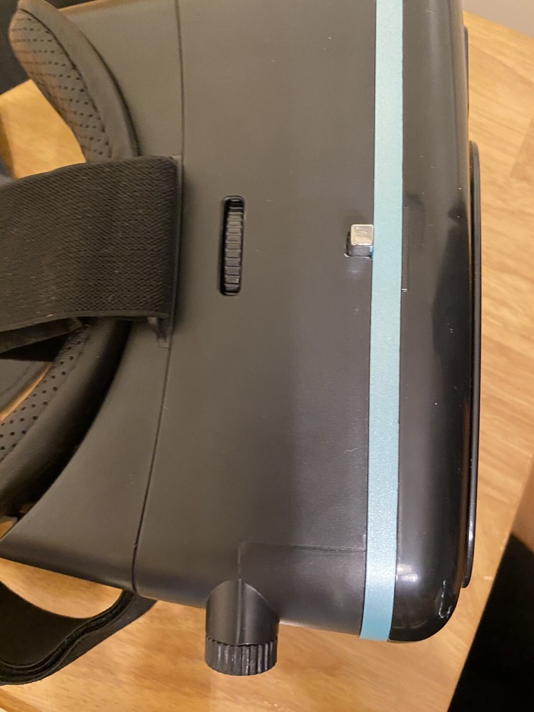 Utopia 360 Virtual Reality 3D VR Headset w Bluetooth remote Controller