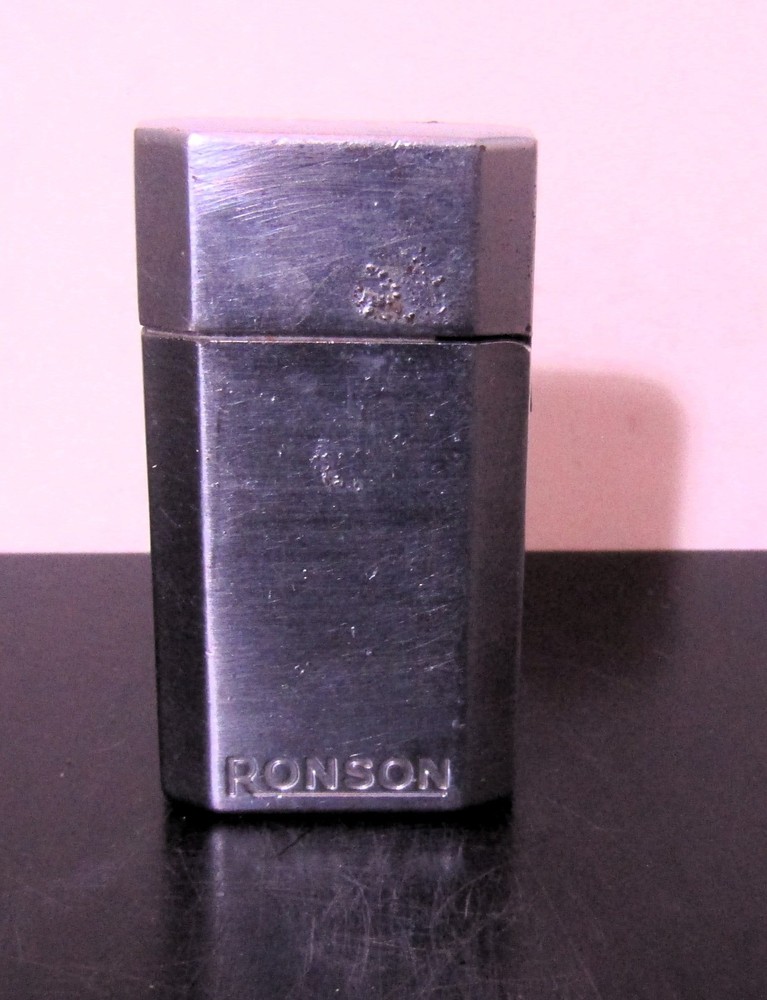 Vintage Ronson Lighter, silver color, refillable