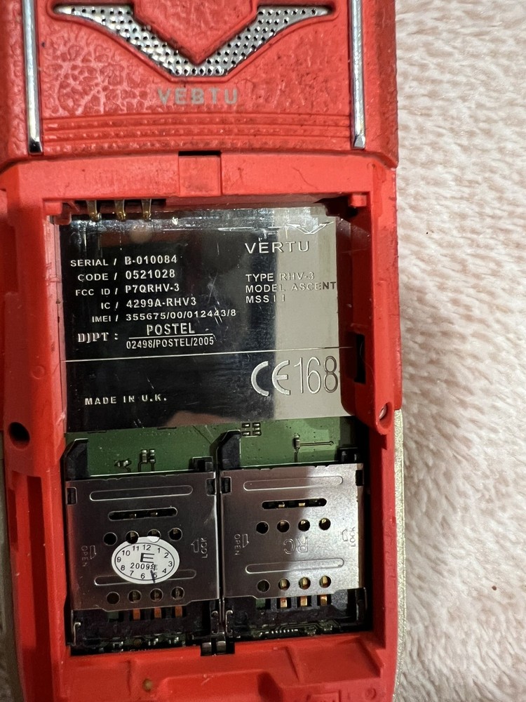 VERTU ASCENT RHV-3 mobile phone