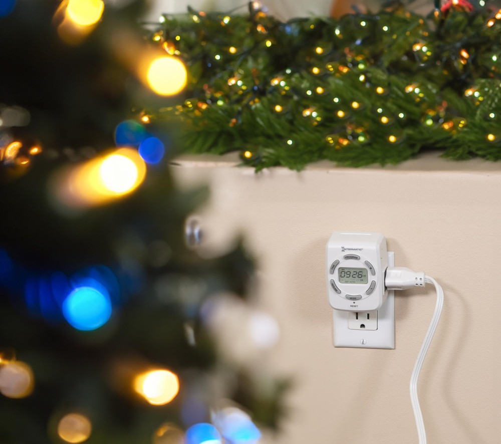 Intermatic DT122K 15-Amp Digital Indoor Timer - 7-Day Programming & White